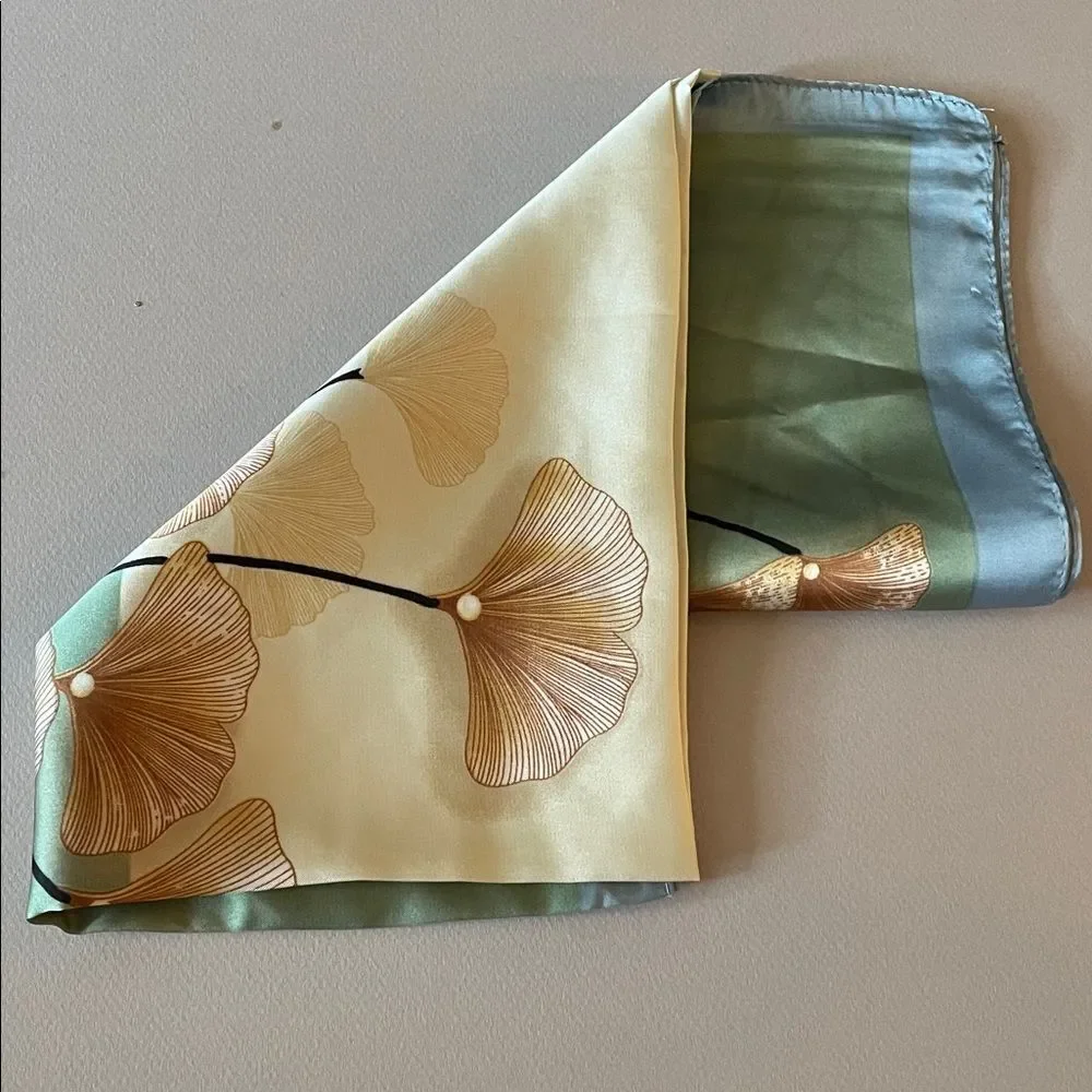 Leaf sage Green and Cream scarf N1352